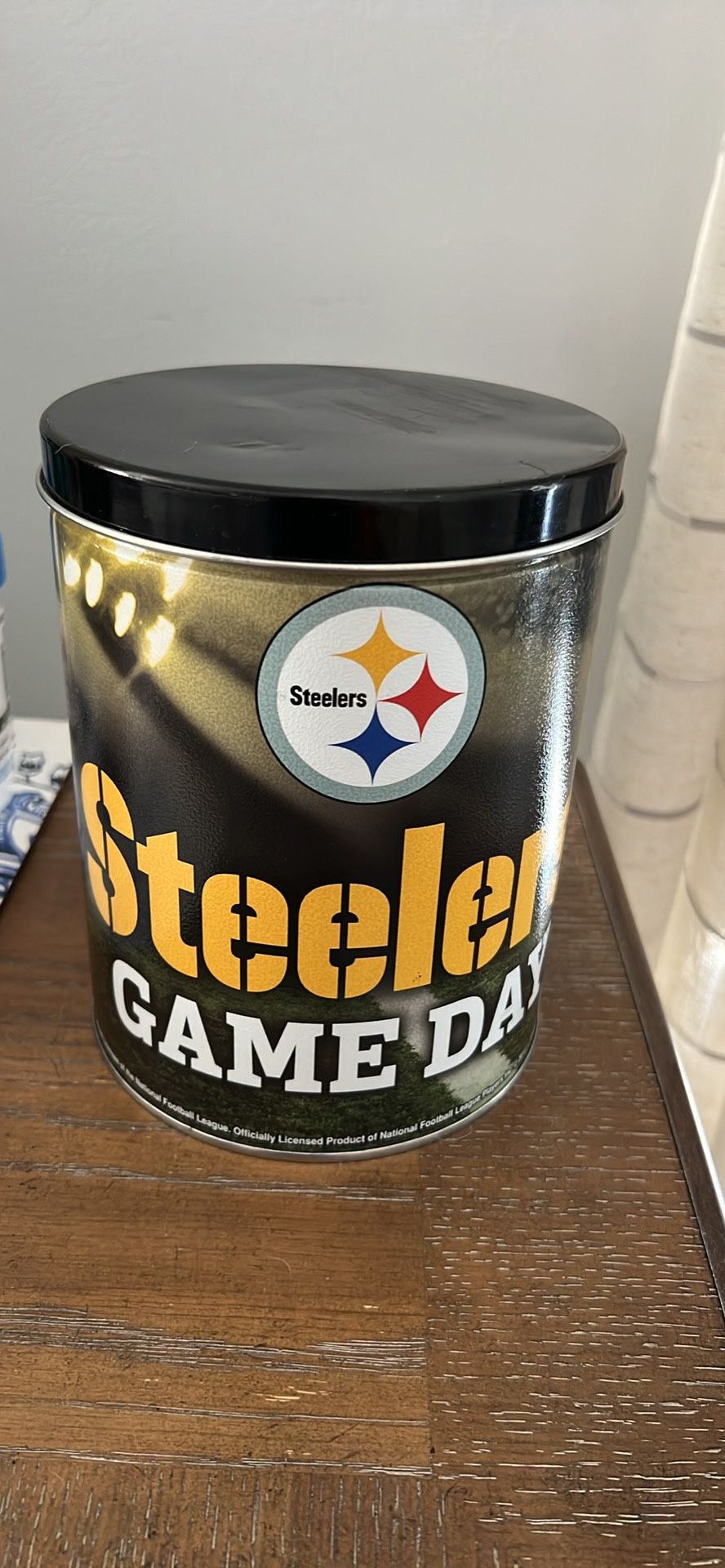 5.5 x7.5 Steelers tin can.