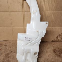 2014 And 2018 Jeep Cherokee Winshield Washer Fluid Reservoir 