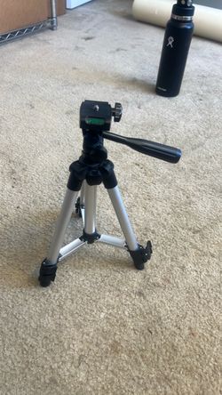 Compact Camera Tripod with Pan Head