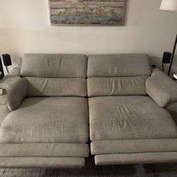 Dual Power Recliner, USB Ports, Manual Ratchet Headrests