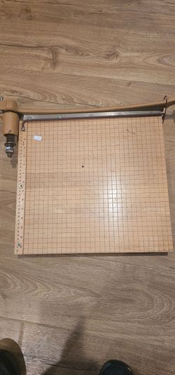 Paper cutter