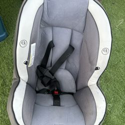 Evenflo Momentum 65 convertible car seat