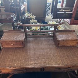 Details In Photo Comes With No Chair 