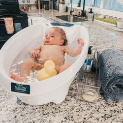 Baby tub for babies with digital weight scale