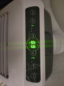 Portable AC unit for room includes exhaust hose and a remote