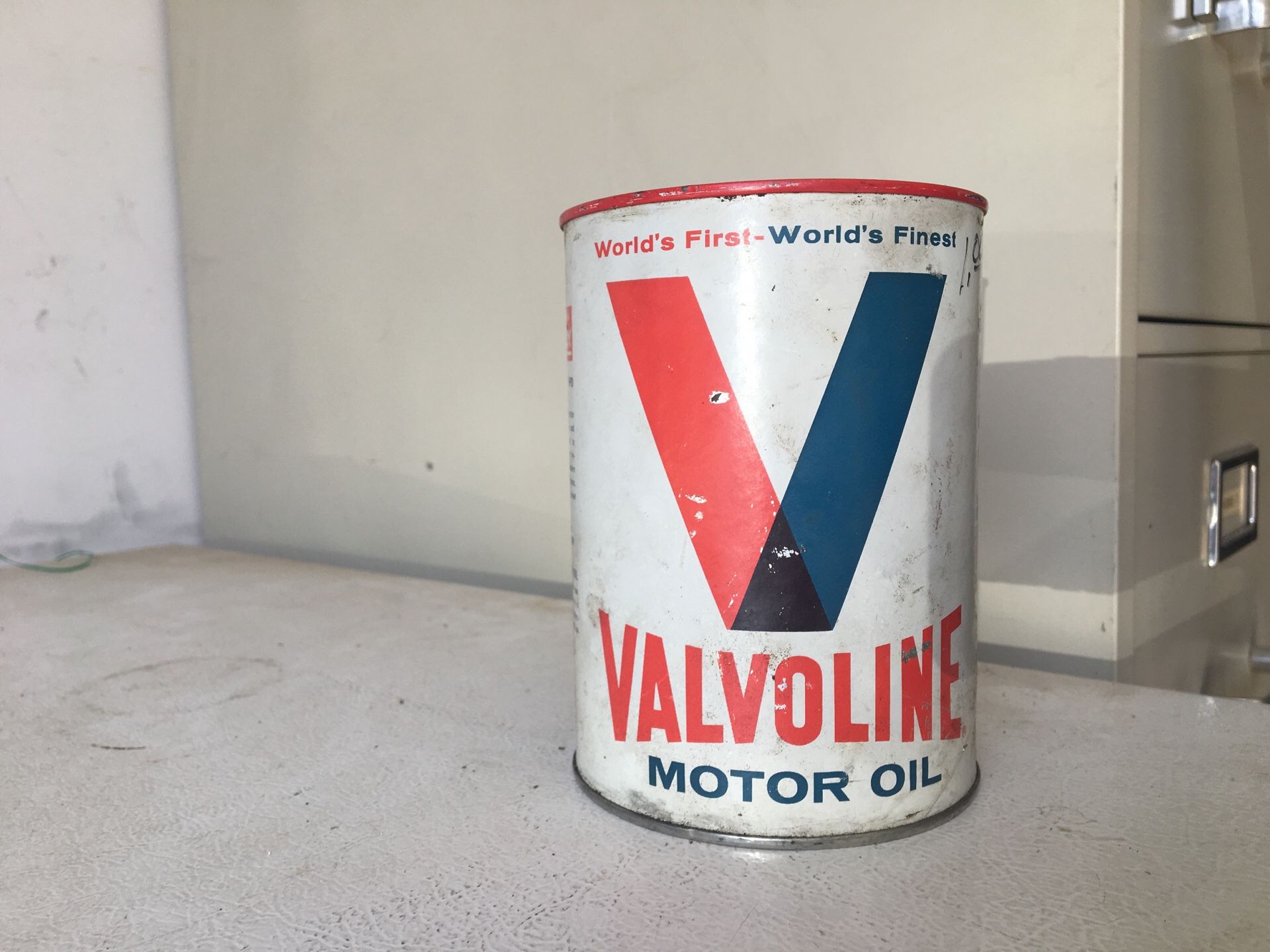Valvoline oil can