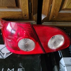 Taillight Assembly Fits 03-08 Corollas