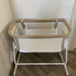 Baby Delight Beside Me Dreamer Organic Bassinet and Bedside Sleeper - Oat