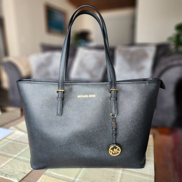 Michael Kors Large Leather Multifunction Tote