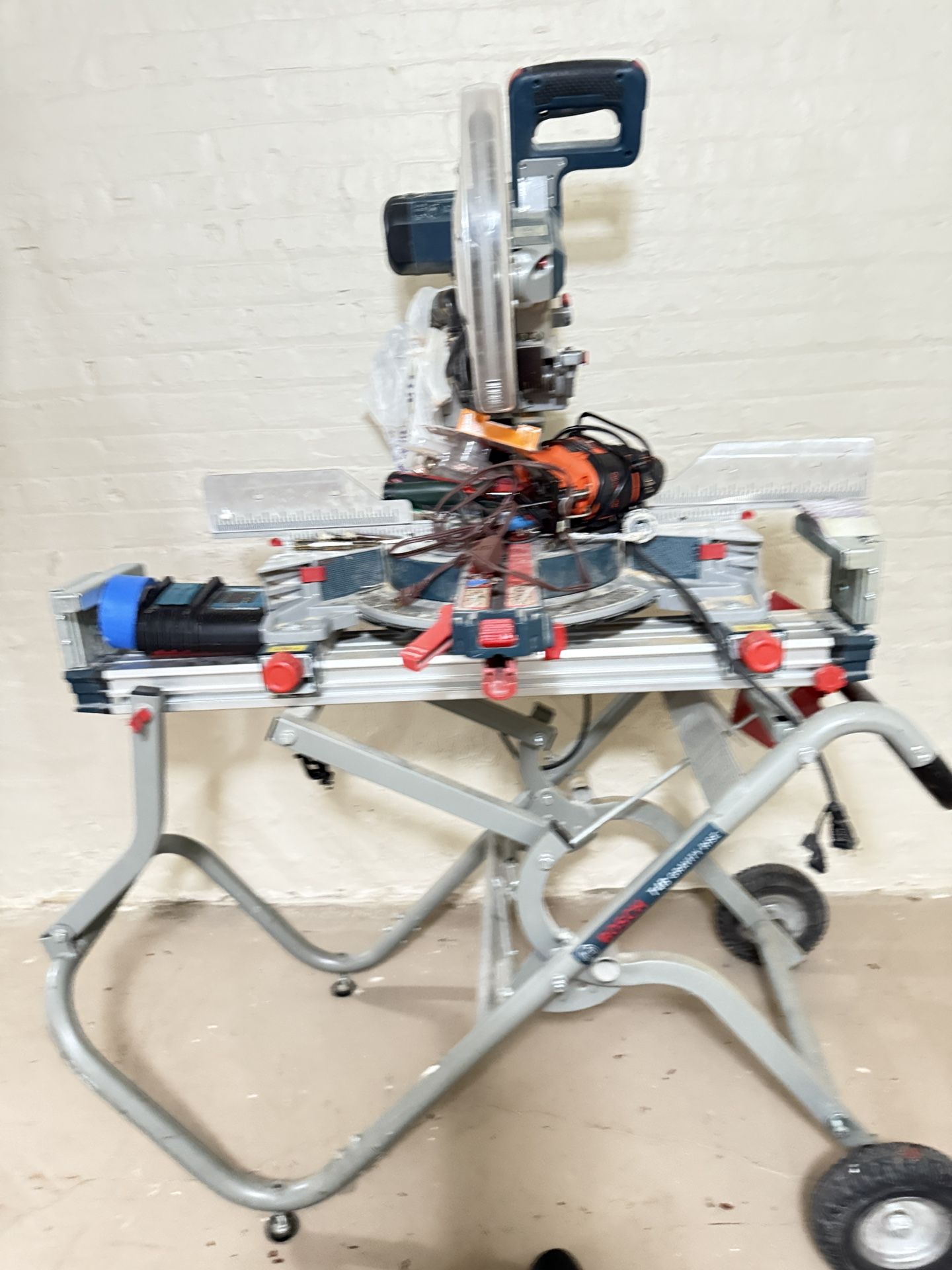 Working machinery Saw