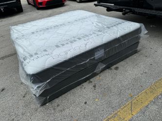 NEW MATTRESS KING SIZE PLUSH WITH BOX SPRING