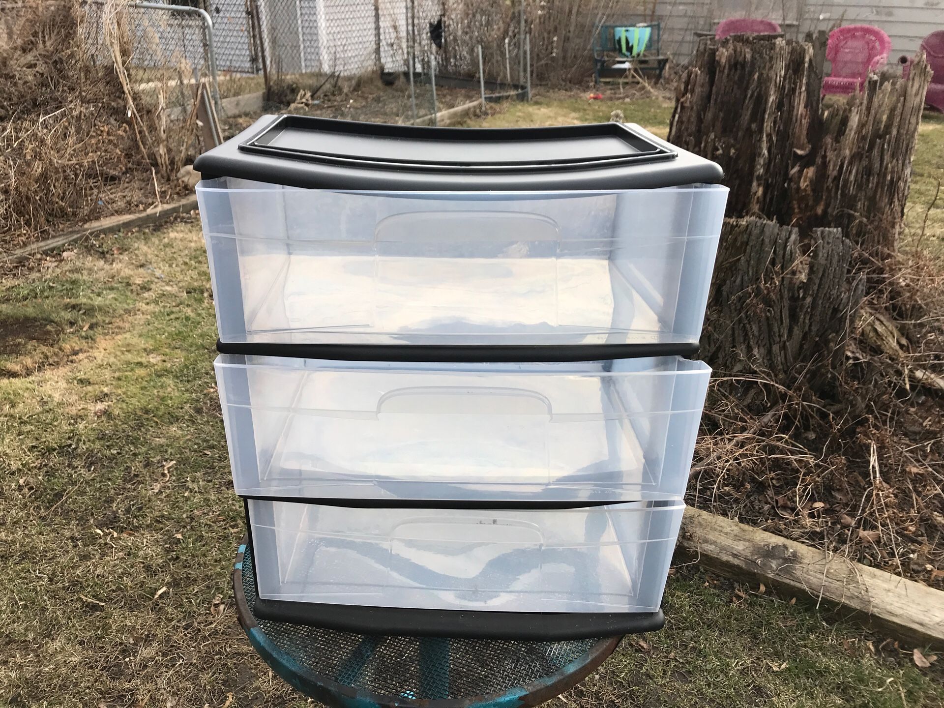 Plastic storage container