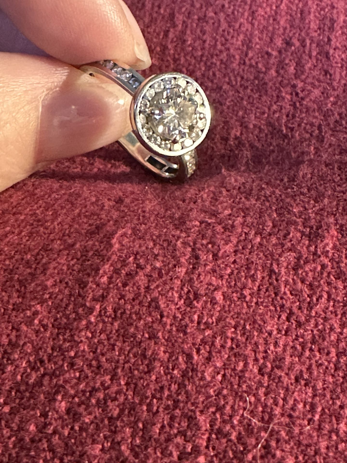 1 Kt Beautiful White Natural Diamond Engagement Ring