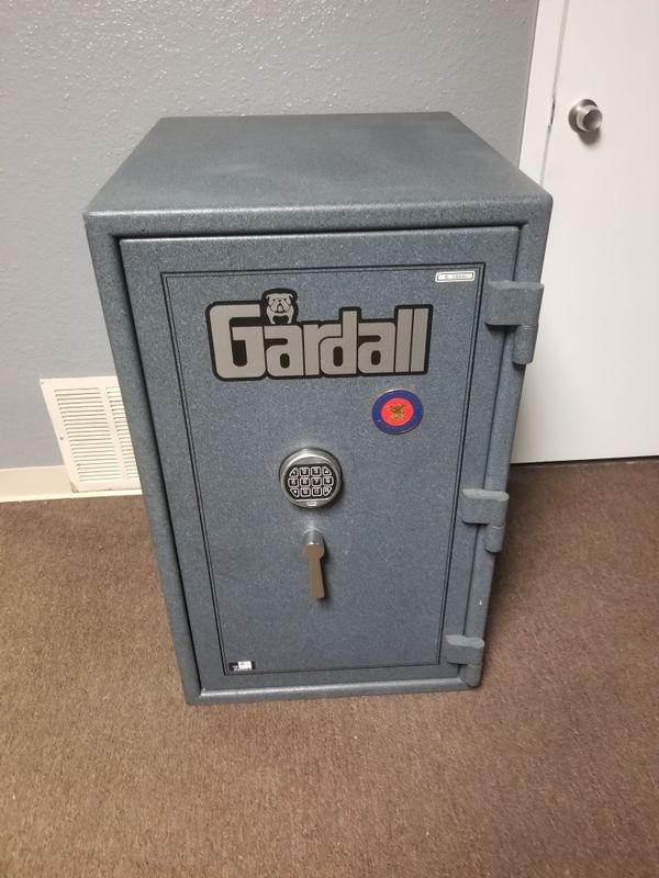 Gardall BF3318 gun safe/jewelry safe for Sale in Fort