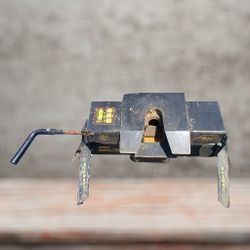 Demco 16k double pivot hijacker fifth wheel hitch