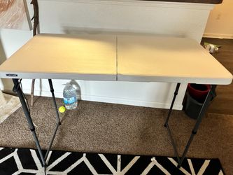 Foldable table