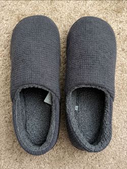 Men's gray slippers size large