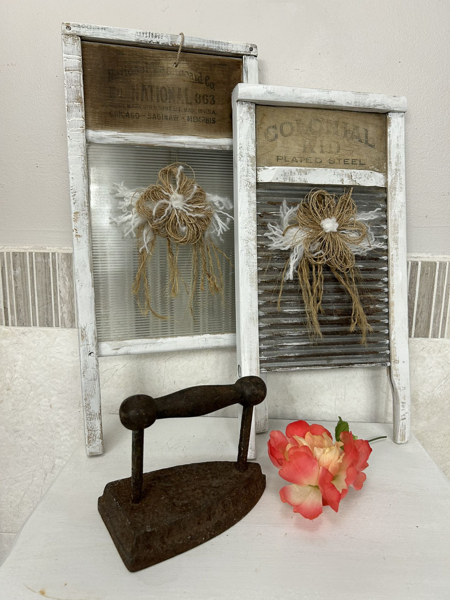 Awesome Vintage Wash Boards… Distressed With Messy Bows. 