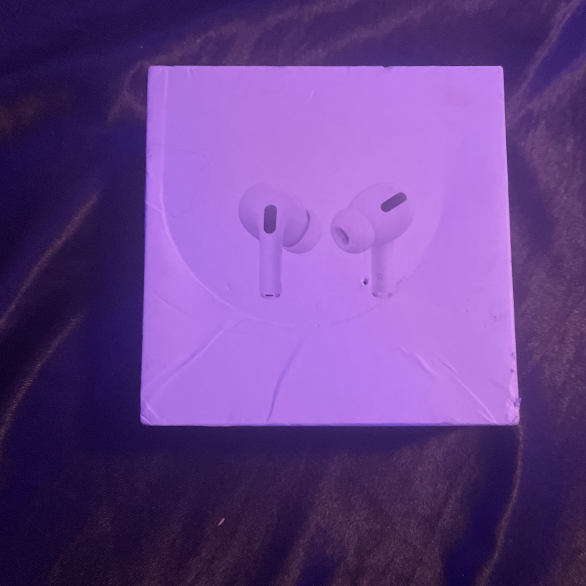 AIRPOD PROS MAGSAFE CHARGING Case - Used but work perfect