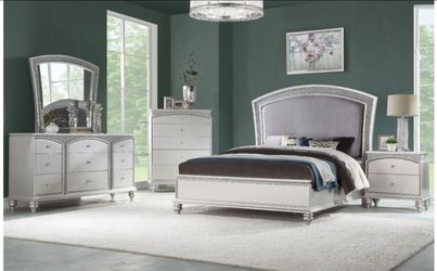4pc Queen Size Bed Dresser Mirror Nightstand CLEARANCE SALE!