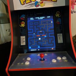 PAC MAN Game With Pedistal