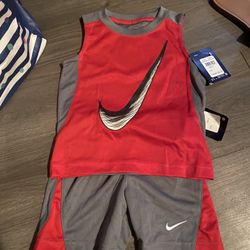 New Nike Outfit 2t