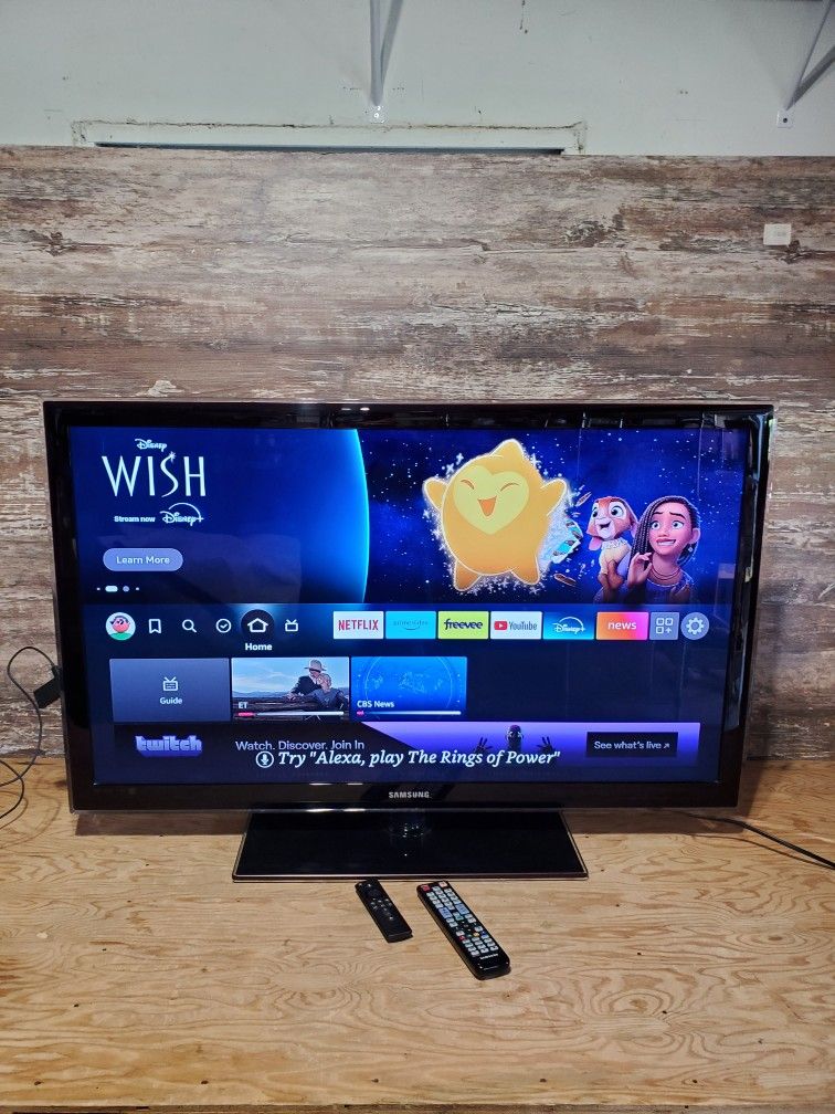 SAMSUNG 46 inch Flat Screen TV with Firestick and remotes