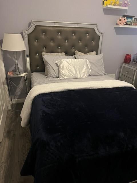 3 piece Queen Size bedroom Set. Includes bedframe, night stand and vanity
