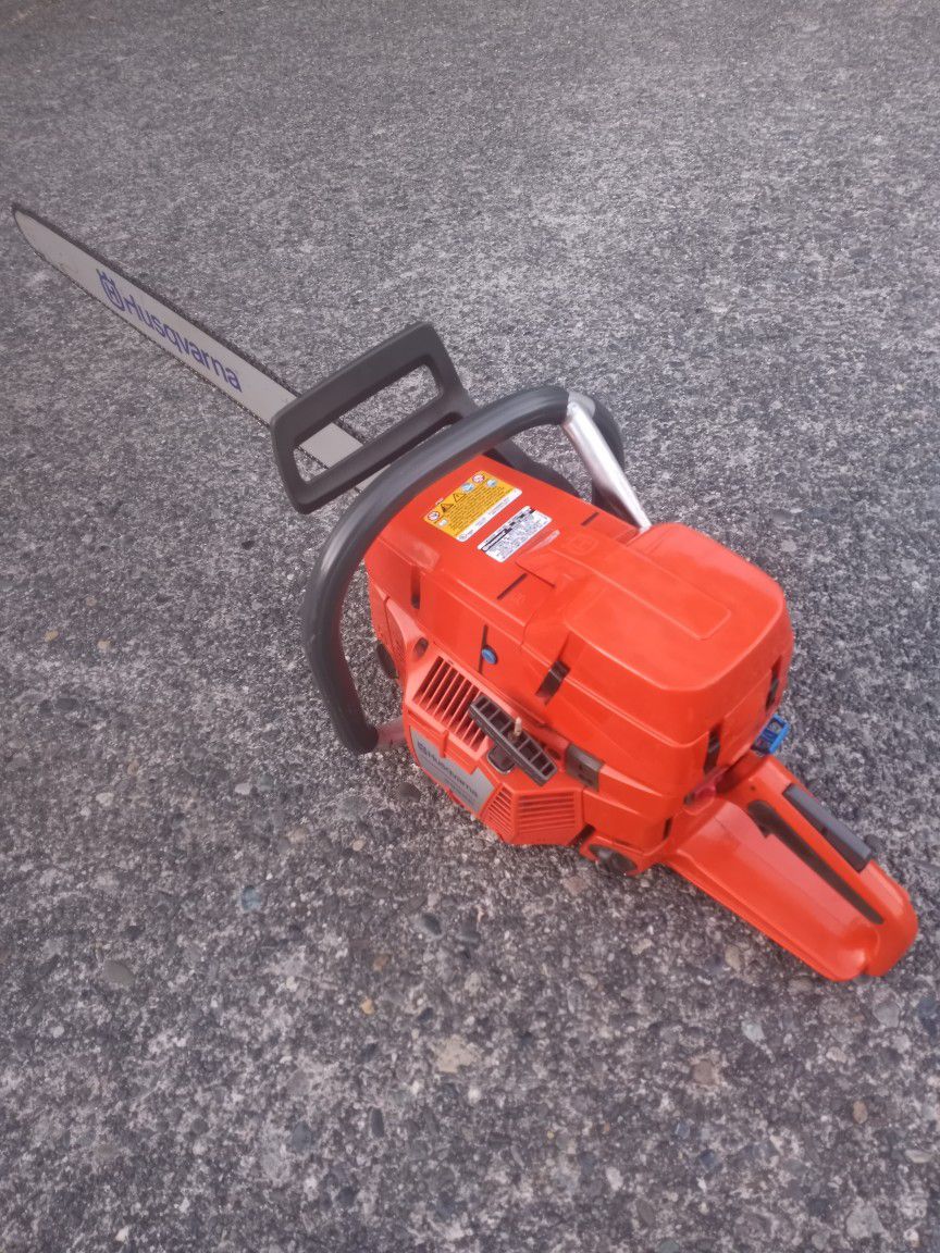 Husqvarna 395xp 32in Bar Chain Saw Chainsaw Excellent Condition.  For Pick Up Fremont Seattle. No Low Ball Offers Please. No Trades 
