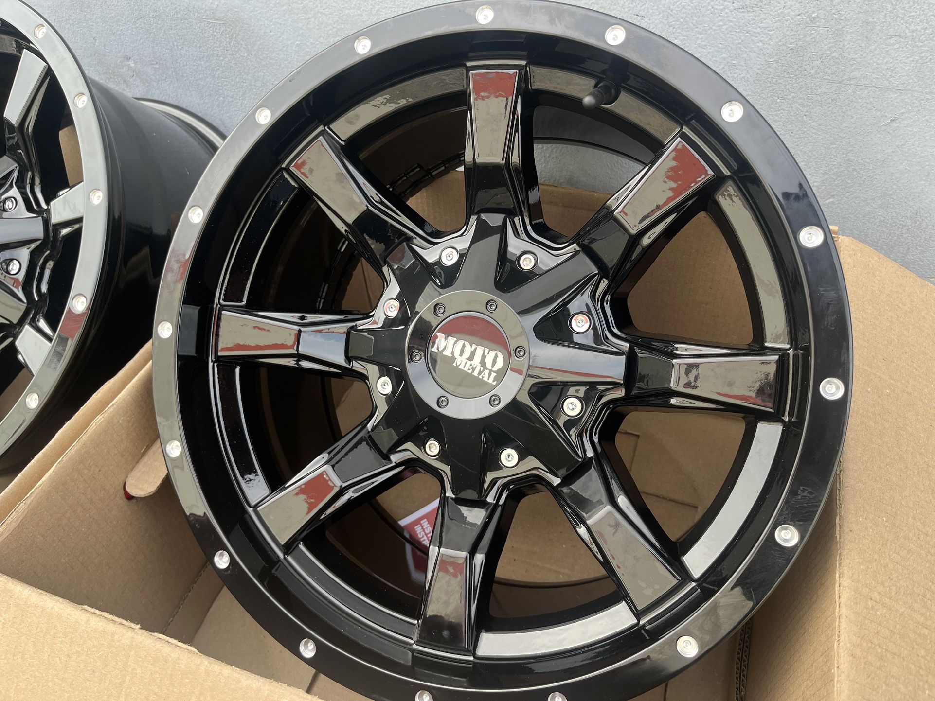 17” Inch Moto Metal Off Road Gloss Black Finish Wheels/Rims