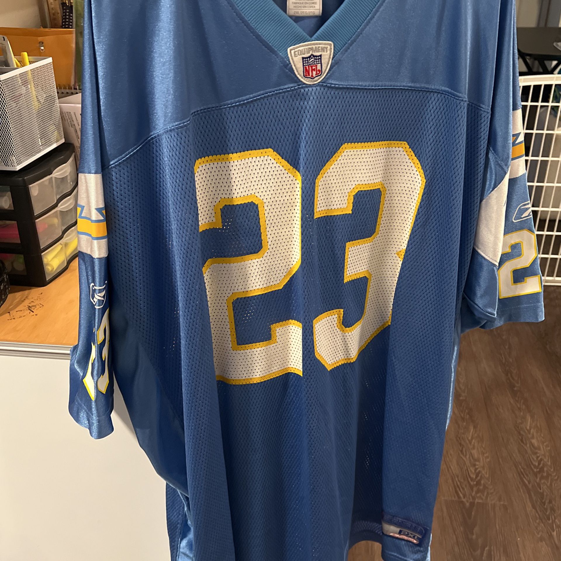 Los Angeles Chargers Jersey for Sale in San Marcos, CA - OfferUp