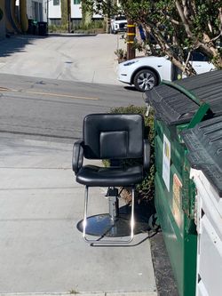 Free hairstyling chair!