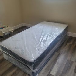 NEW TWIN-SIZE MATTRESS AND BOX SPRING 💤