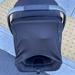 Nuna infant car seat w base