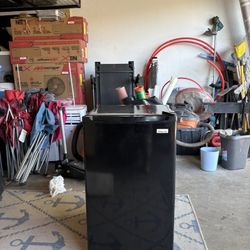 Magic Chef Mini Fridge 
