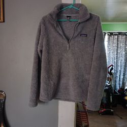 Size Md Grey Patagonia Fleece And Md Crown And Ivy Fleece 
