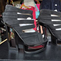 New High Heels Size 10 $20 Pick Up Only Bonanza And Lamb 