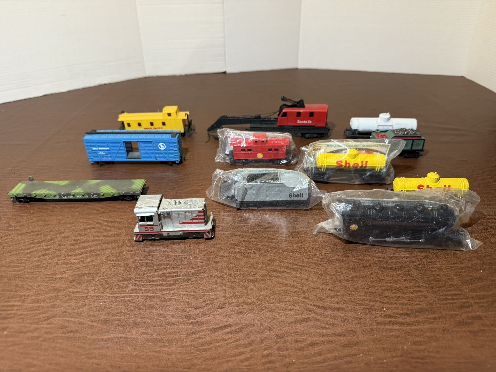 Vintage Mixed Lot Scale Trains Freight Cars