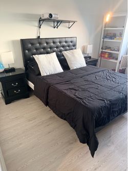 4-Piece Queen Bedroom Set – Excellent Condition
