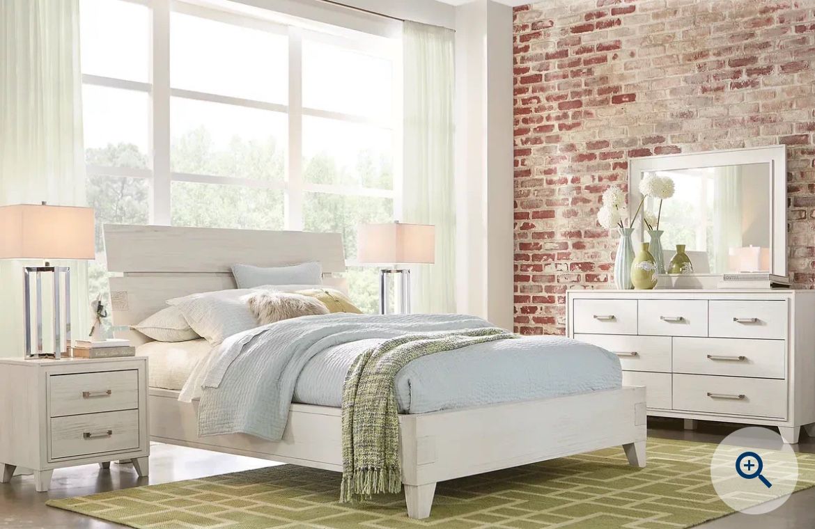 Crestwood Creek Ivory 5 Pc Queen Panel Bedroom