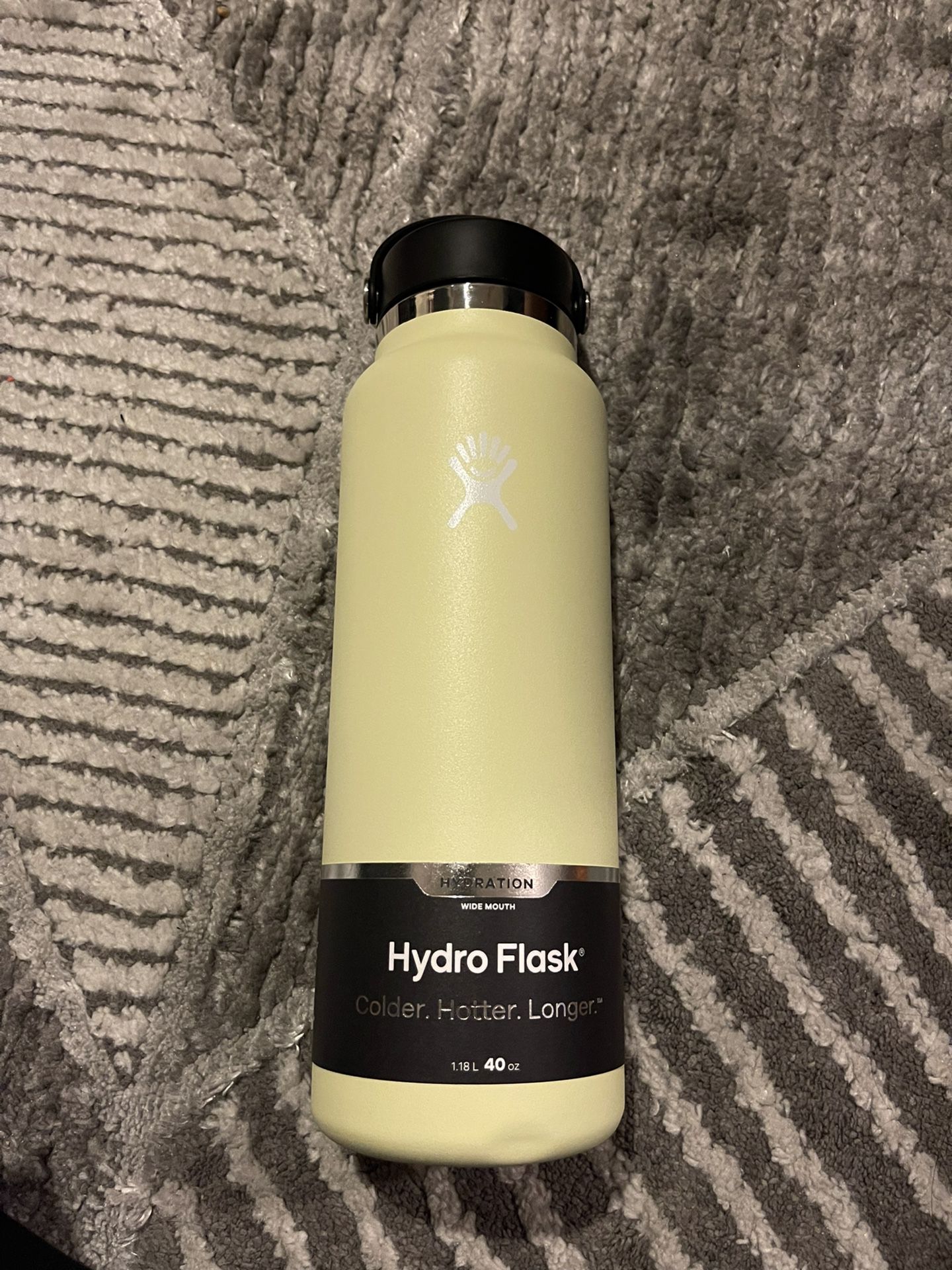 My first Hydro Flask in the colour Dew, 40oz (1180ml for us