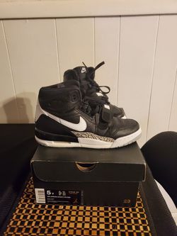 Sneakers boys size 5y