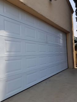 12'x 7'white paneled non-insulated garage doors (no windows but w/Lift Master 2.0)
