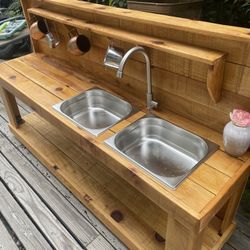 Mud Kitchen Play With Working Faucet 