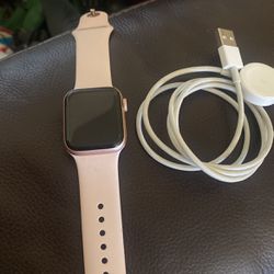 Apple Watch Pink  With Charger