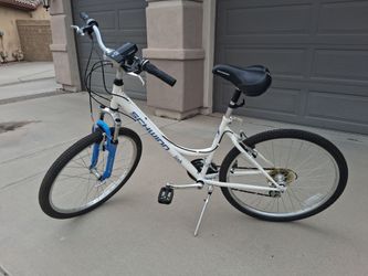 Schwinn Link Women's Comfort Bike, 26", 21-Speed, Front Suspension, CatEye Light EXCELLENT CONDITION!!