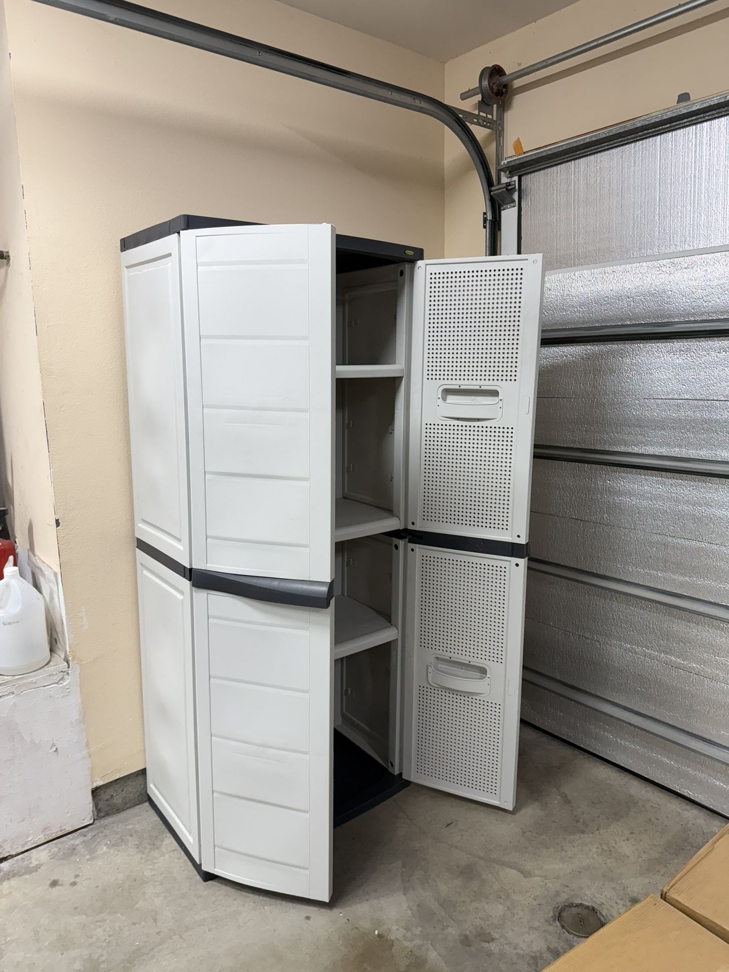 Plastic Double Door Storage Cabinet 4 Levels With 3 Adjustable Shelves