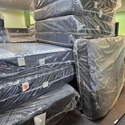 Queen Size Beautyrest Black Series mattresses! 75% off!