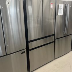 Samsung Bespoke 29 cu. ft. Standard Depth 4-Door French Door Smart Refrigerator in Stainless Steel with Beverage Center