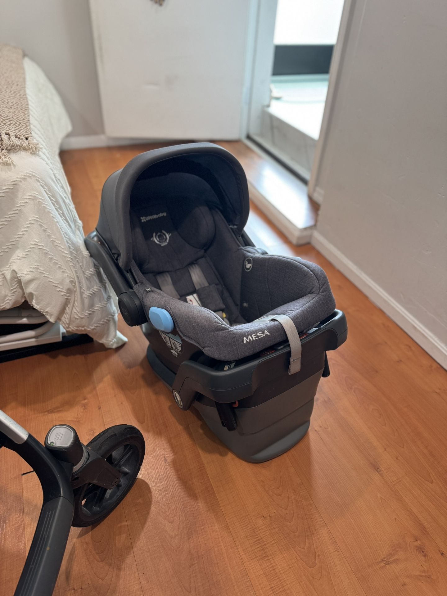 Uppababy mesa infant car seat